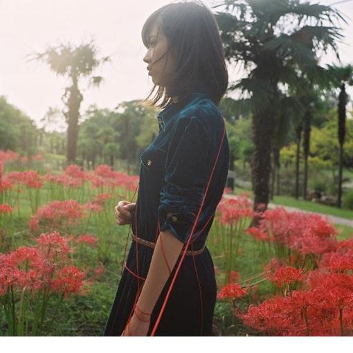 少女忧伤在昙花一现 图片_hao123网址导航